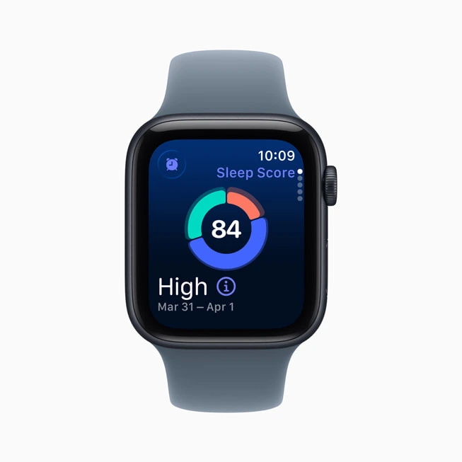 Relógio inteligente da Apple exibindo o recurso "Sleep Score" (Pontuação de Sono) com a nota 84 na tela, destacando o monitoramento de saúde para ajudar a decidir se o Apple Watch SE Vale a pena.