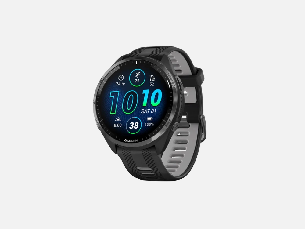 Imagem em fundo cinza do Garmin Forerunner 965. Este smartwatch para corrida apresenta um visor circular AMOLED exibindo a hora "10:10" em gradiente azul e verde, além de métricas esportivas como VO2 máximo (52), tempo de recuperação (24 hr) e nível de bateria (100%). O relógio possui bisel escuro e pulseira de silicone bicolor, preta por fora e cinza claro por dentro.