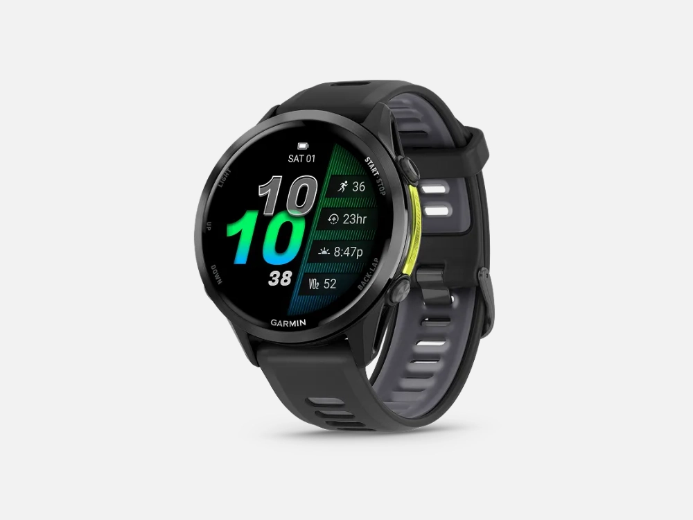 Garmin Forerunner 970 em fundo cinza com tela AMOLED colorida exibindo o horário e métricas de treinamento. Posicionado como o melhor smartwatch para triatletas e corredores de alta performance.