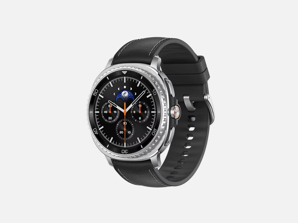 Fotografia em close do Samsung Galaxy Watch 8 Classic, destacado como o melhor smartwatch para usuários Android, exibindo design em aço inoxidável e pulseira de couro preta.
