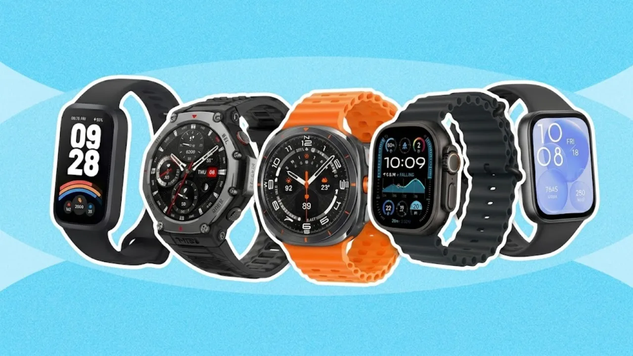 Cinco modelos diferentes de smartwatch à prova d'água alinhados lado a lado sobre um fundo azul claro.